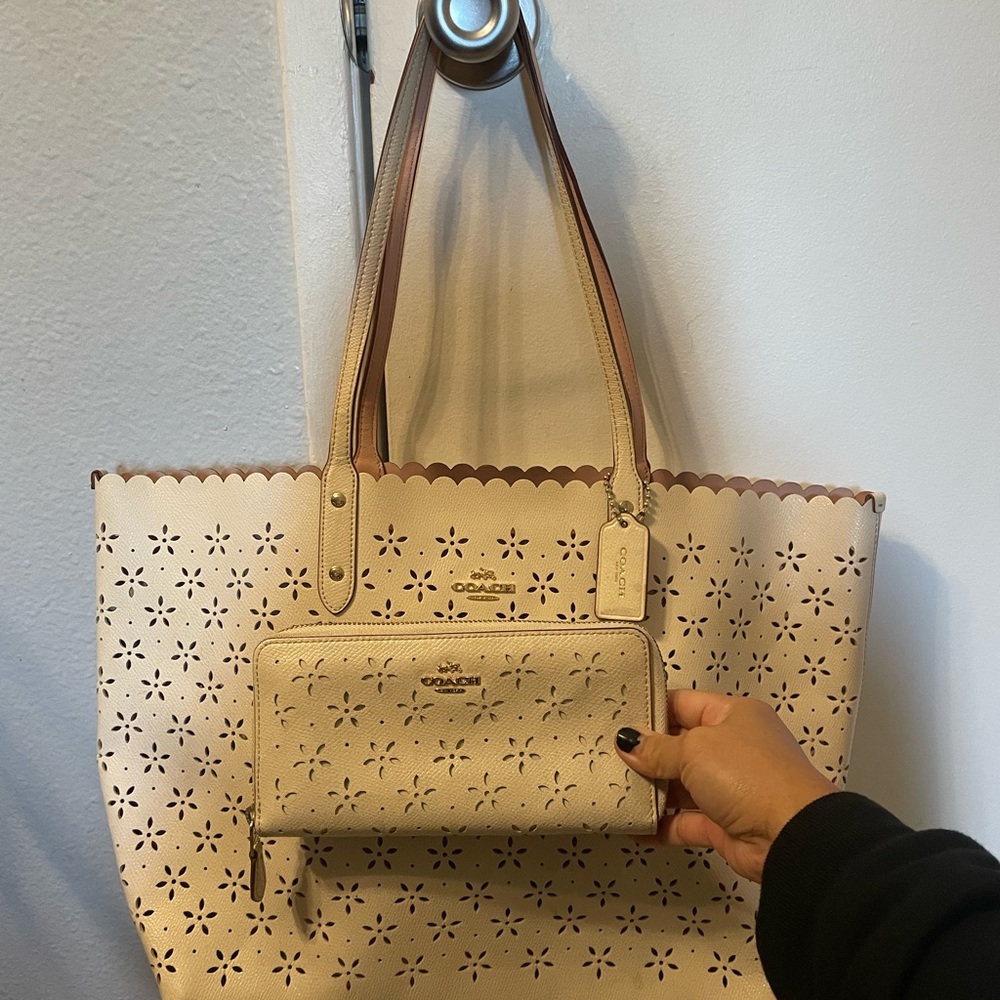 AUTHENTIC! Coach Tote Bag & Wallet